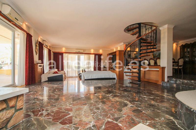 Foto c663bfc2-1087-48c7-b16c-a0136ce4924c. Chalet avec cheminée parking piscine dans Montebello - Nou Espai Nucia (la)