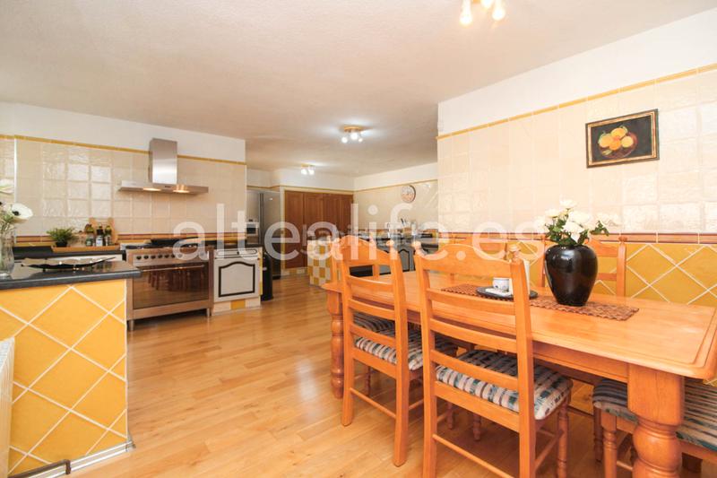 Foto c94b1581-6ad7-4225-bac9-89f3d91121c3. Chalet avec cheminée parking piscine dans Montebello - Nou Espai Nucia (la)