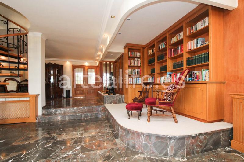 Foto f1a3b0c6-2656-402c-ab28-fa6bef8a7282. Chalet avec cheminée parking piscine dans Montebello - Nou Espai Nucia (la)