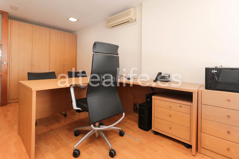 Foto 1b6a978d-8750-4254-aa70-68abd05db140. Alquiler local comercial  con oficinas en el centro en Altea