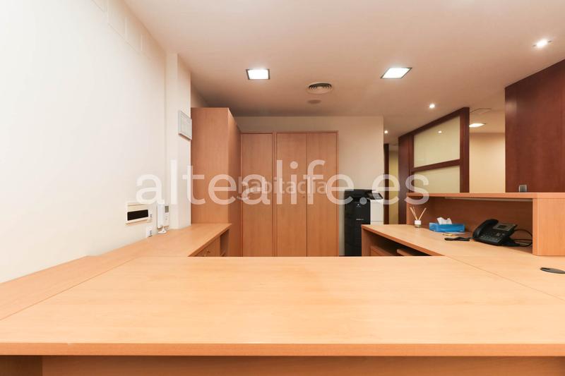Foto 3c6a1c6a-0d2c-4915-9440-307c14993f97. Alquiler local comercial  con oficinas en el centro en Altea