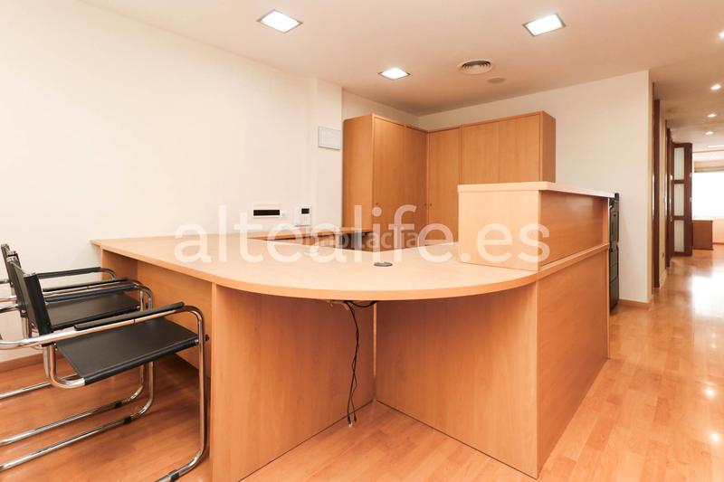 Foto 8ebd1b7a-1555-421d-9268-8cda271c28b2. Alquiler local comercial  con oficinas en el centro en Altea
