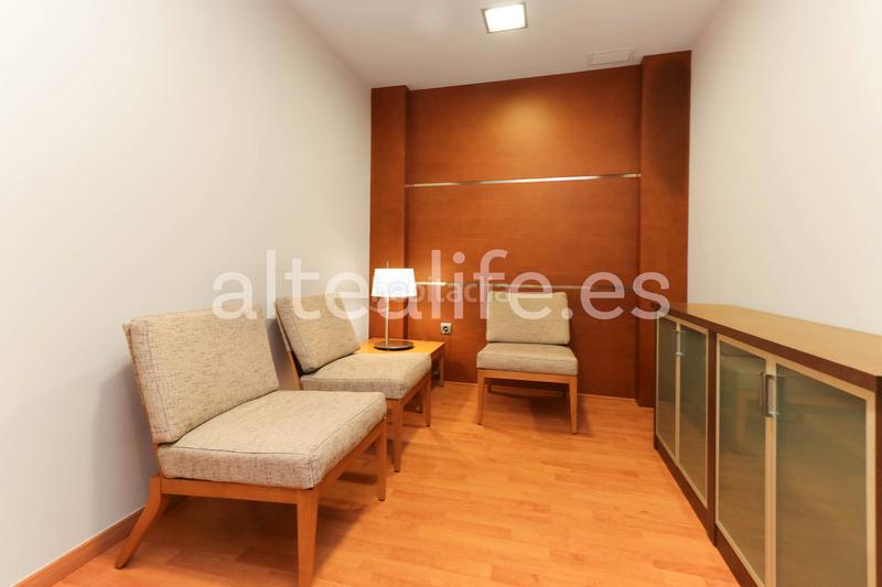 Foto b0b65eb4-15b3-43cb-9b8a-e42387a63ba5. Alquiler local comercial  con oficinas en el centro en Altea