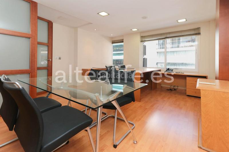 Foto e965fa74-304c-48ad-892f-c0295846f994. Alquiler local comercial  con oficinas en el centro en Altea