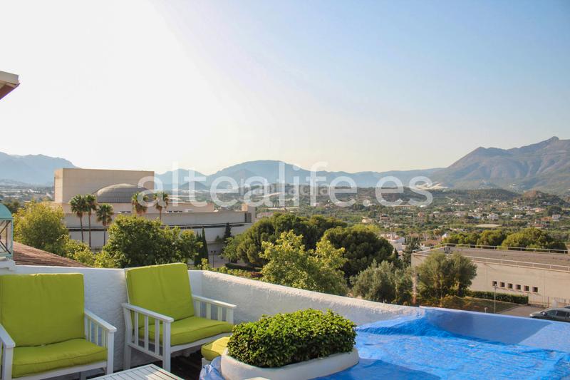 Foto e3ad5e3d-fea1-4761-ad60-20cbf1bc558a. Attico con parcheggio piscina in Altea ciudad Altea