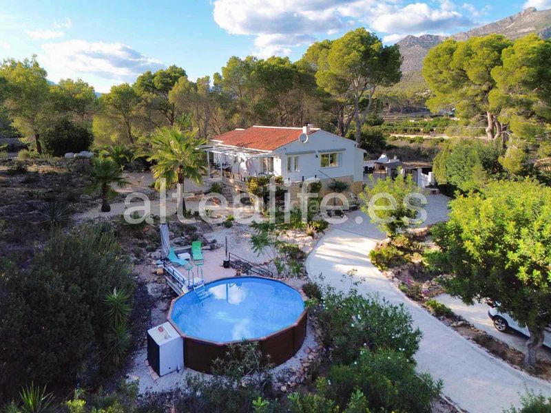 Foto a2b7d42f-685e-4c4d-b18d-830c6afd7d1e. Casa amb xemeneia aparcament piscina a Altea la vella Altea