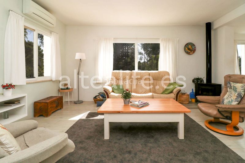 Foto a47578ab-ec16-47d9-bd95-e35fe3c4b379. Casa amb xemeneia aparcament piscina a Altea la vella Altea