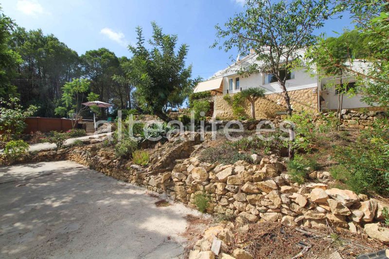 Foto b8a111f4-0e06-43c7-80b3-5140b868eb1f. Casa amb xemeneia aparcament piscina a Altea la vella Altea