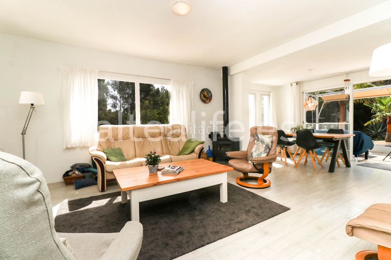 Foto e6eb68d2-f5e9-41a0-8591-00fdce3f18c8. Casa amb xemeneia aparcament piscina a Altea la vella Altea