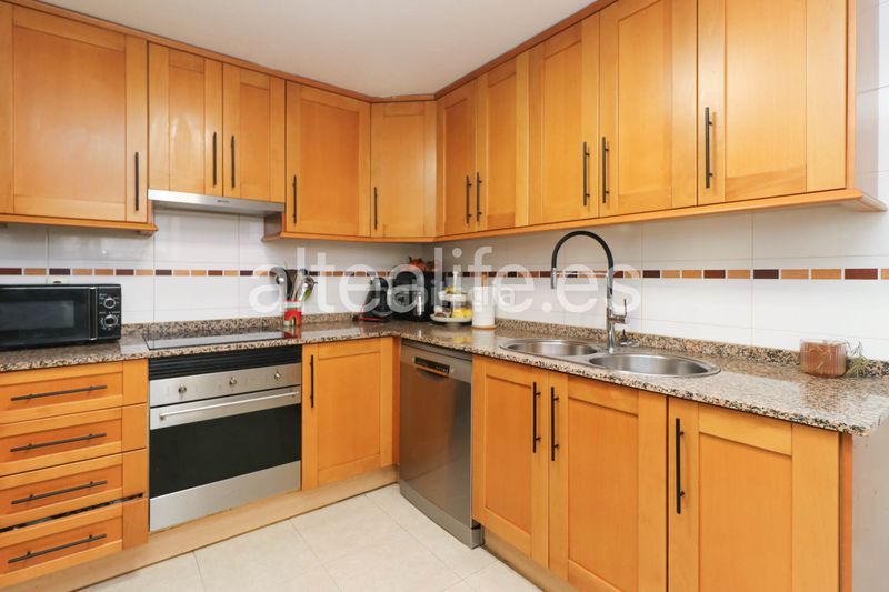 Foto 20c1d4e8-1e73-4331-83d5-e4edb6198bdd. Apartament amb xemeneia calefacció aparcament a Altea ciudad Altea