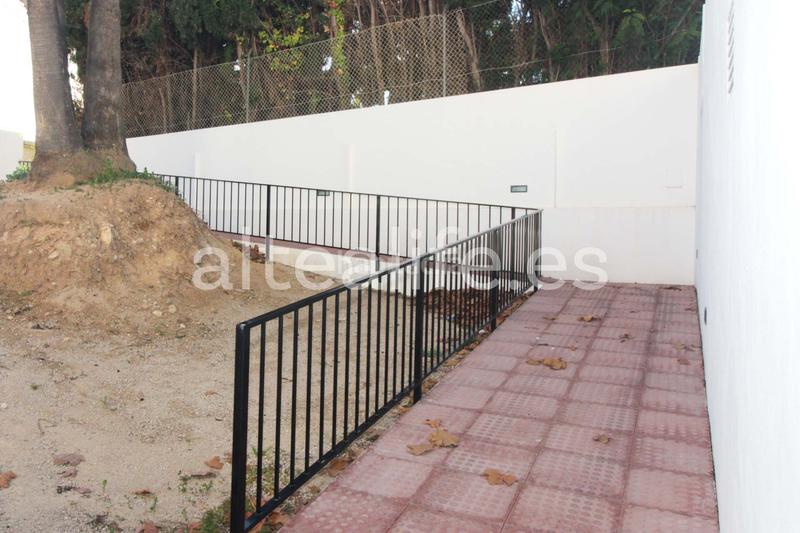 Foto 7f462330-c34e-4664-9774-191fc9c02064. Aparcament cotxe a L´Albir Alfàs del Pi (l´)