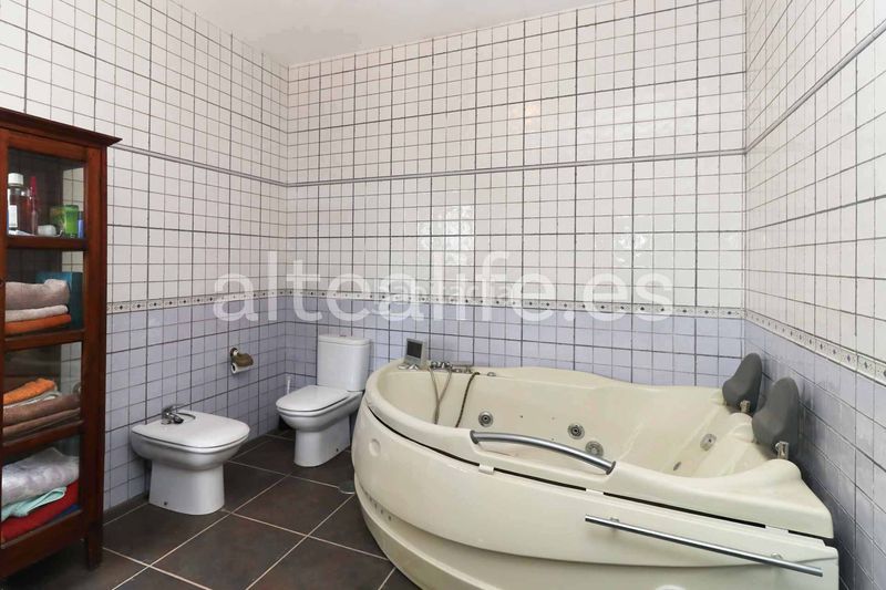 Foto 72e1125f-4782-4411-91ce-68dde2c58672. Country house with fireplace parking pool in Altea la vella Altea