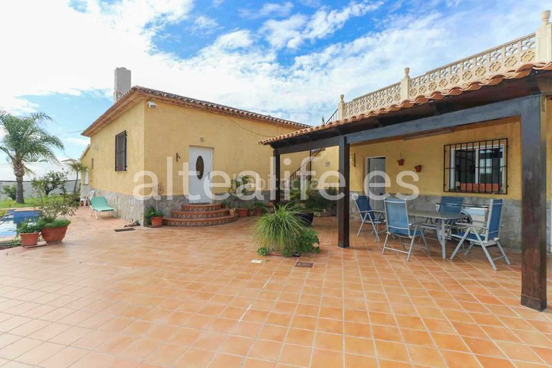 Foto 81b89908-8b0a-48ec-93f9-6292881635d3. Country house with fireplace parking pool in Altea la vella Altea