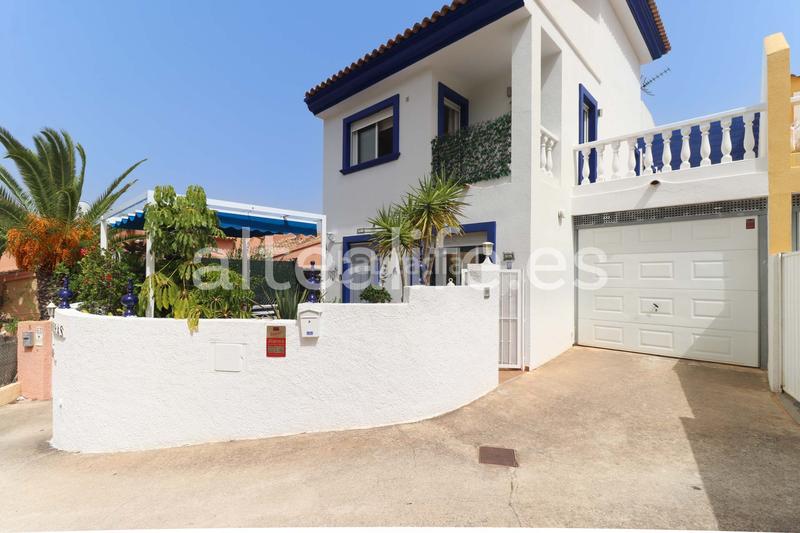 Foto 743ab1c3-ee79-493c-bfd5-f7cd770aca27. Casa a schiera con riscaldamento parcheggio piscina in Alfàs del Pi (l´)
