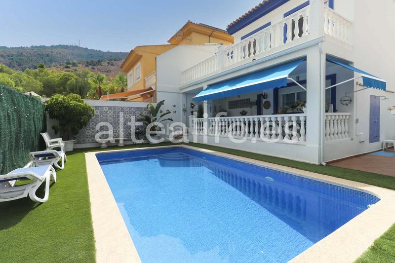 Foto 81b894cb-ef02-4c64-92ba-0f3a344494e0. Casa a schiera con riscaldamento parcheggio piscina in Alfàs del Pi (l´)
