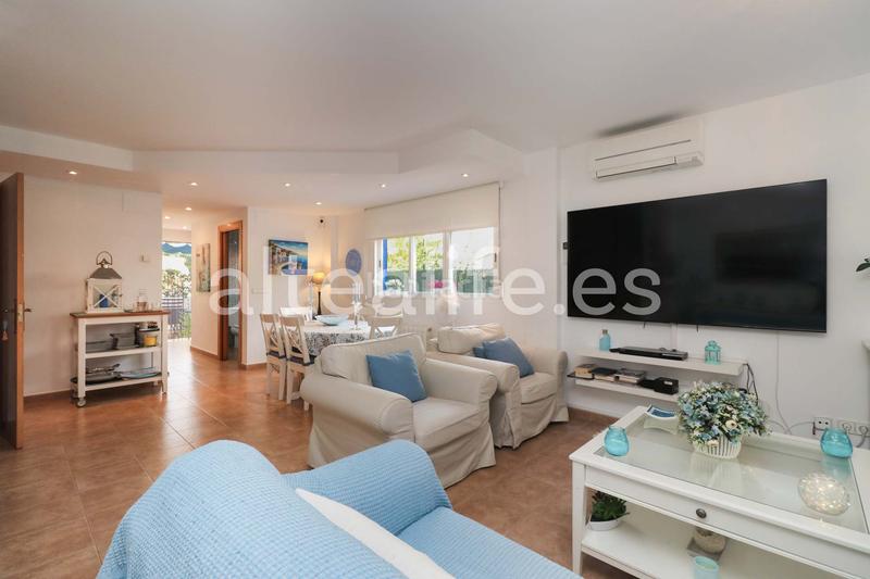 Foto e4ef4ee4-3785-42ef-8cce-c0f3a4c78259. Casa a schiera con riscaldamento parcheggio piscina in Alfàs del Pi (l´)