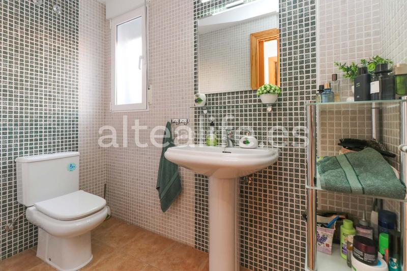 Foto e8b17474-0832-4966-9a67-6f9a7d46fa4d. Casa a schiera con riscaldamento parcheggio piscina in Alfàs del Pi (l´)