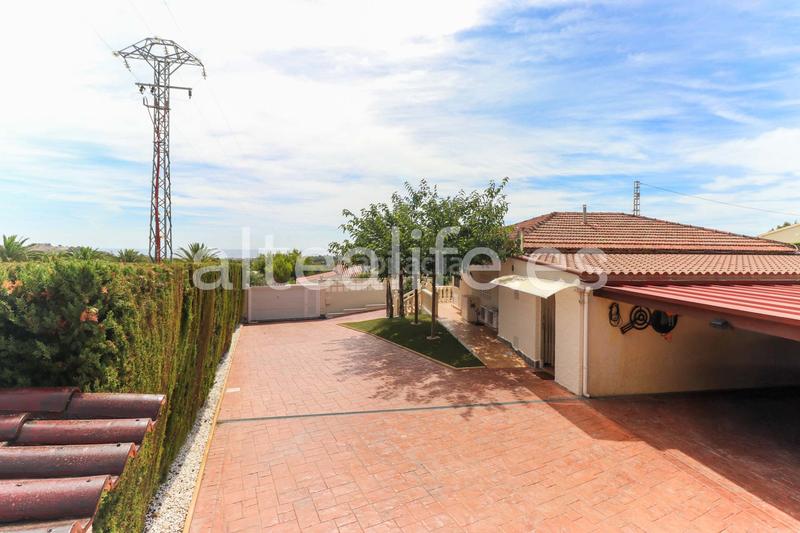 Foto 06e98842-b3c7-4824-9368-4e49d6b56c23. Xalet amb calefacció aparcament piscina a El Tossal-Bello Horizonte Nucia (la)