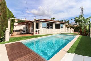 Xalet  Carrer varsovia. Villa  con piscina privada en la zona de bello horizonte