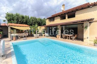 Xalet  Partida cap-blanch. Villa mediterránea con piscinas y apartamento independiente cap