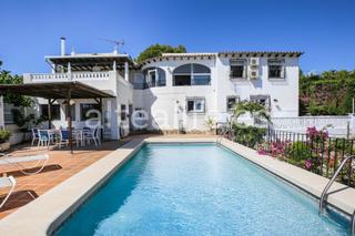 Lloguer Xalet  Carrer mar cantàbric. Villa con apto independiente, piscina y vistas al mar en el toss