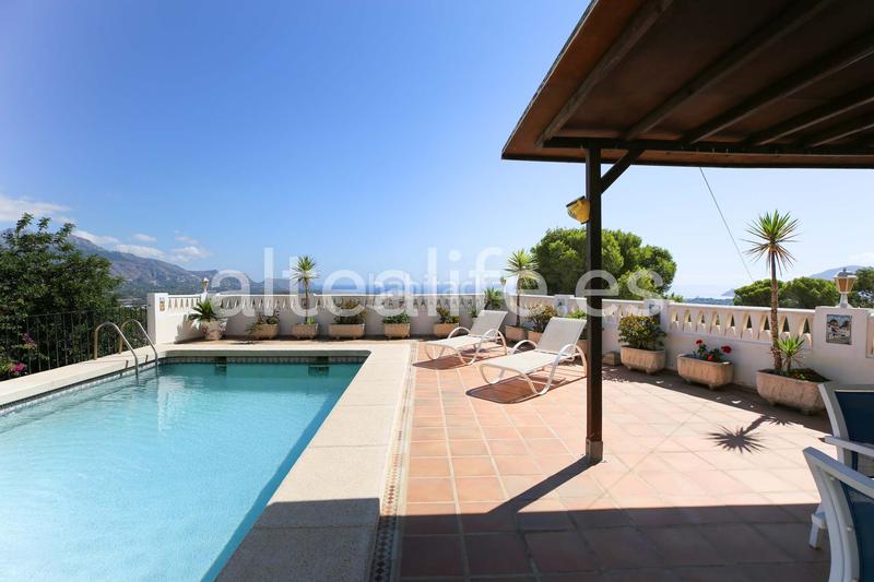 Foto 38e2f1fb-3208-461a-a16b-22cf306872b1. Location chalet avec cheminée chauffage piscine dans Nucia (la)
