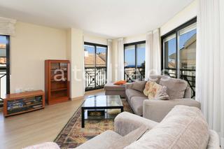 Duplex  Costera dels nassos 3. Luminoso ático dúplex reformado en la zona de piteres en altea