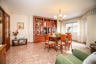Apartamento  Carrer lluís vives. Apartamento con 3 dormitorios y parking en la zona de gandia