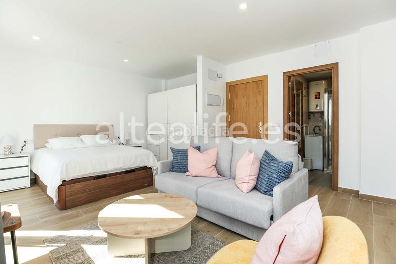 Foto abfd636c-73e0-4a62-9bd1-43a087e96224. Alquiler estudio en carrer ametllers 1 luminoso estudio con balcón en la zona avenida la nucia en Altea