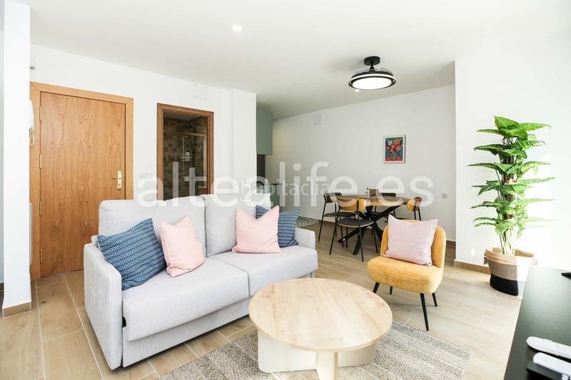 Foto c78447df-4f3f-472b-b1e3-99da9325f599. Alquiler estudio en carrer ametllers 1 luminoso estudio con balcón en la zona avenida la nucia en Altea