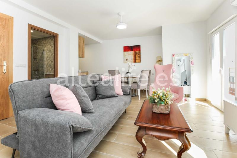 Foto 0983ed22-e879-4cf2-ac4e-eafa066046a0. Alquiler estudio luminoso estudio con balcón en la zona avenida la nucia en Altea