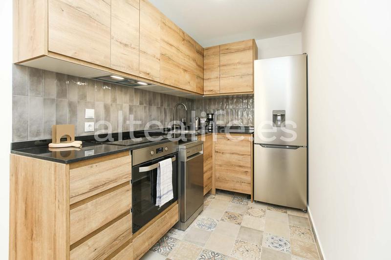 Foto 94d957c3-19e3-4cc9-8853-dfb2b9287476. Alquiler estudio luminoso estudio con balcón en la zona avenida la nucia en Altea