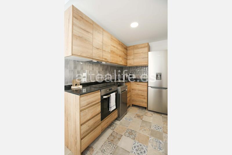 Foto da31cb02-14bd-4ed7-9602-fb2c2887d1fa. Alquiler estudio luminoso estudio con balcón en la zona avenida la nucia en Altea
