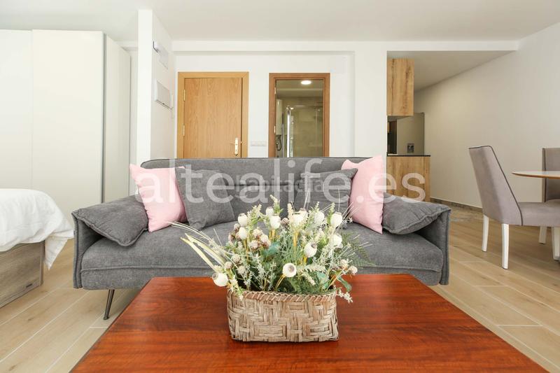 Foto e5153727-6fdb-45b5-8516-95d4a0281726. Alquiler estudio luminoso estudio con balcón en la zona avenida la nucia en Altea