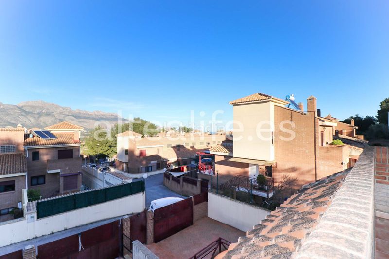 Foto 0ba13a97-9338-40ec-ba19-a7b5e6779c9f. Casa adossada amb xemeneia calefacció aparcament piscina a Nucia (la)