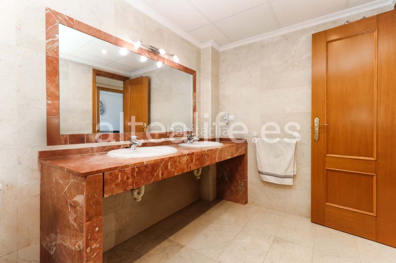 Foto 2d5a2409-3962-46d0-a70d-eed4a7584137. Casa adossada amb xemeneia calefacció aparcament piscina a Nucia (la)