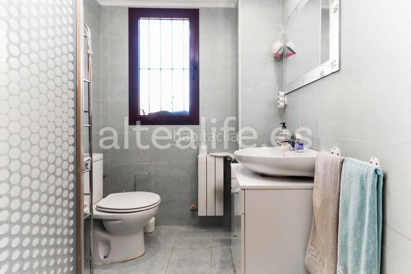 Foto 9d942339-fcd4-41a8-aa0c-c0f8865bb981. Casa adossada amb xemeneia calefacció aparcament piscina a Nucia (la)