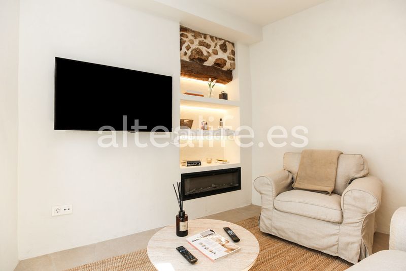 Foto 5f3b3a05-5264-4b02-861d-c7c6d6b4e583. Casa adossada amb xemeneia a Altea ciudad Altea