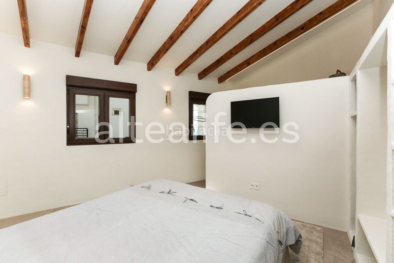 Foto 7885ca8d-0753-43b9-8d2c-ffcde87c3bd4. Casa adossada amb xemeneia a Altea ciudad Altea