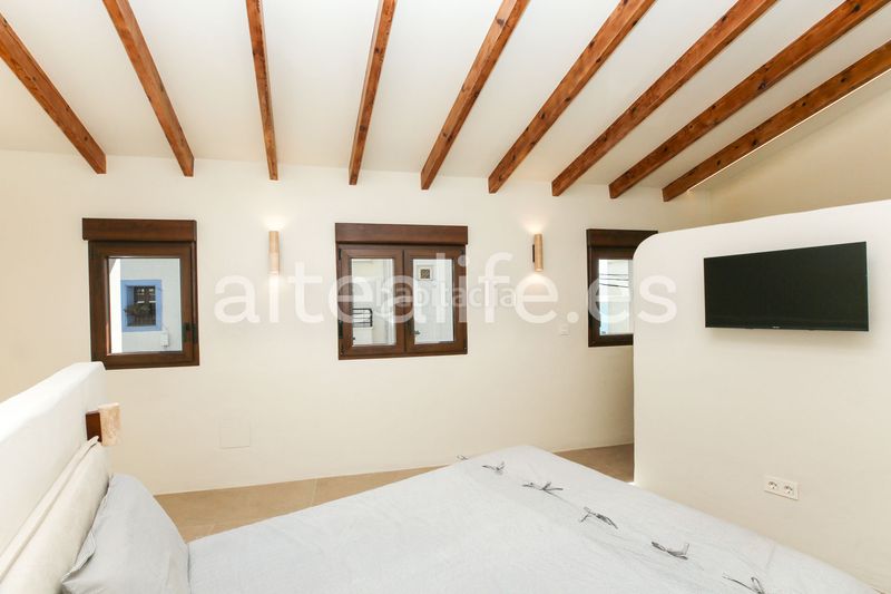 Foto 89299fab-efcf-4f02-8007-df05aa6e8f9a. Casa adossada amb xemeneia a Altea ciudad Altea