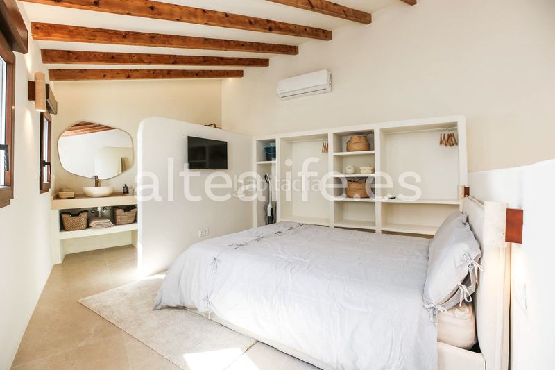 Foto 8fa9b5d0-3dc8-4181-8b7f-528904a30818. Casa adossada amb xemeneia a Altea ciudad Altea