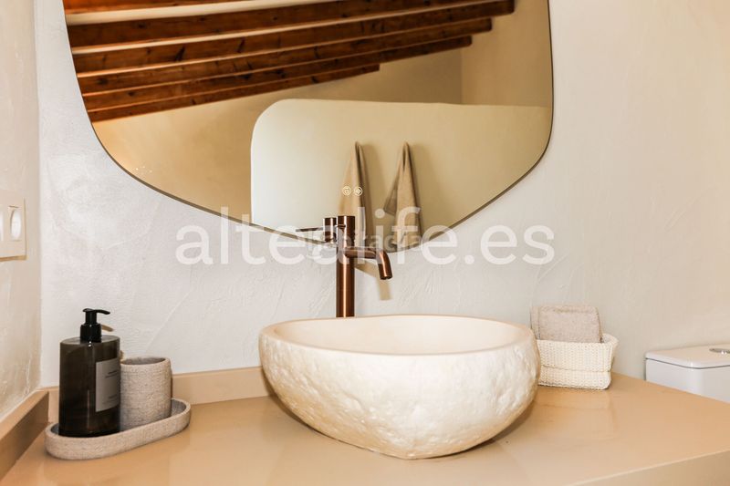 Foto 9121cc36-5ab8-4ca5-8d7e-94b4144ad212. Casa adossada amb xemeneia a Altea ciudad Altea