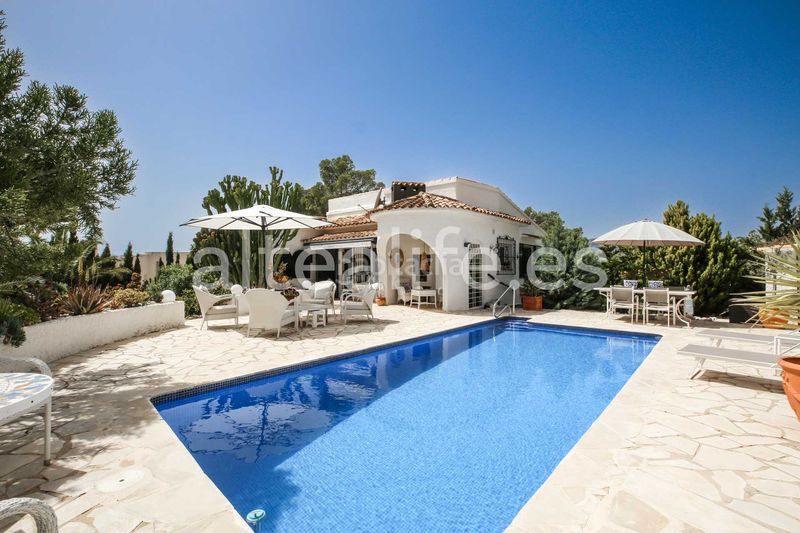 Foto c0f503ba-f4fa-4113-929a-f2e36289bf02. Xalet a carrer bassa 10 a Altea la vella Altea