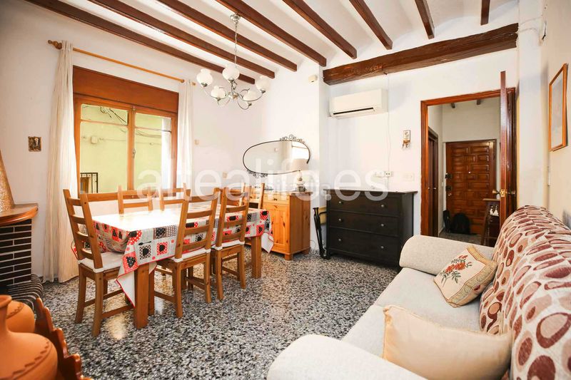 Foto 29e5174a-7782-4010-b63a-0da1ae6e9c88. Casa adossada amb xemeneia aparcament a Casco urbano Polop