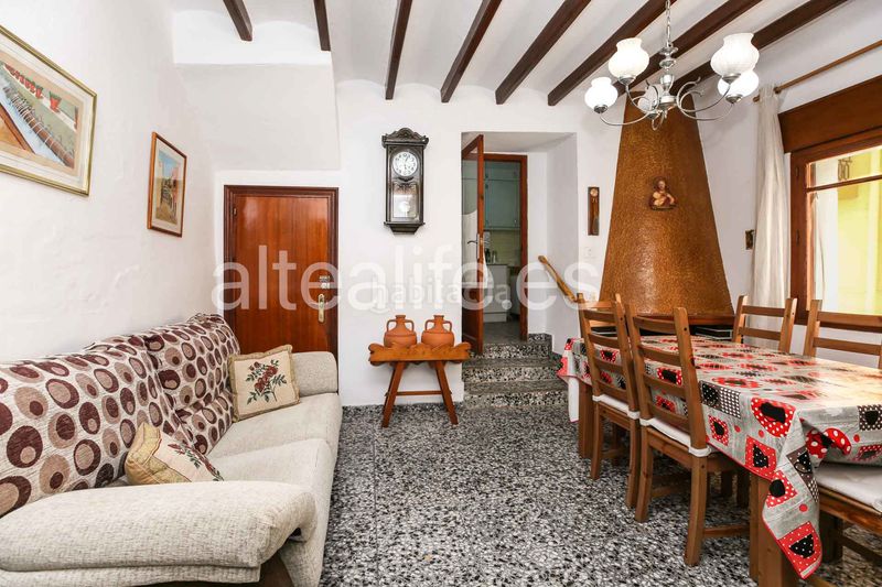 Foto 6bb5647d-ada5-4747-bdda-3149e264a63b. Casa adossada amb xemeneia aparcament a Casco urbano Polop