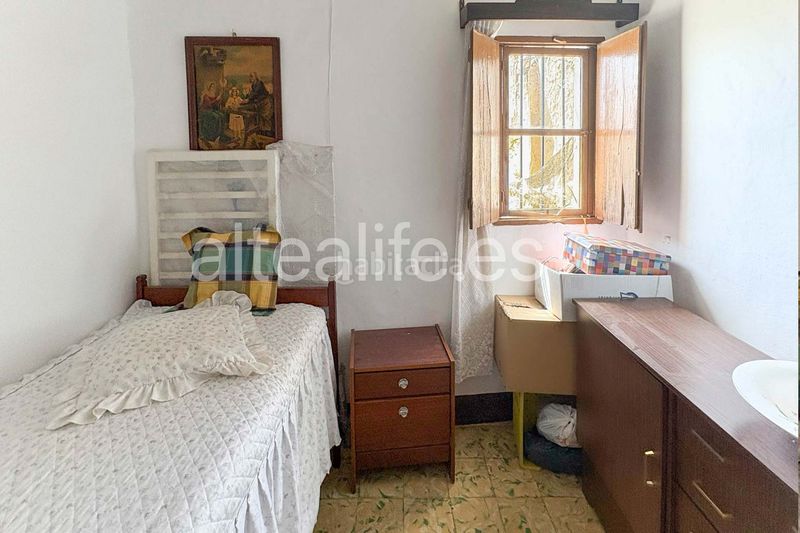 Foto 813f4b6f-d4ec-4099-9a91-bf96a76ccfd1. Casa adossada amb xemeneia aparcament a Casco urbano Polop