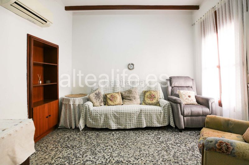 Foto c4362cd9-cf7c-4a8a-8e03-a3e2be062b0a. Casa adossada amb xemeneia aparcament a Casco urbano Polop