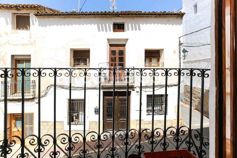 Foto d03fe92a-579f-4304-9fea-f4d741de0d86. Casa adossada amb xemeneia aparcament a Casco urbano Polop