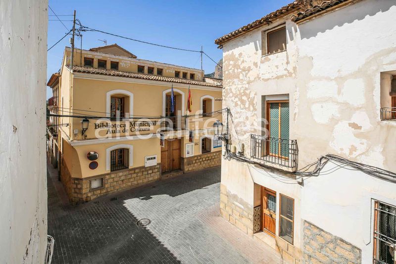Foto d6fc47eb-ac39-4635-963f-4f694c599c34. Casa adossada amb xemeneia aparcament a Casco urbano Polop