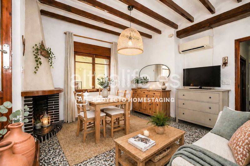 Foto d9cf70f0-6bfe-4edb-9493-6fd2ac7211a2. Casa adossada amb xemeneia aparcament a Casco urbano Polop